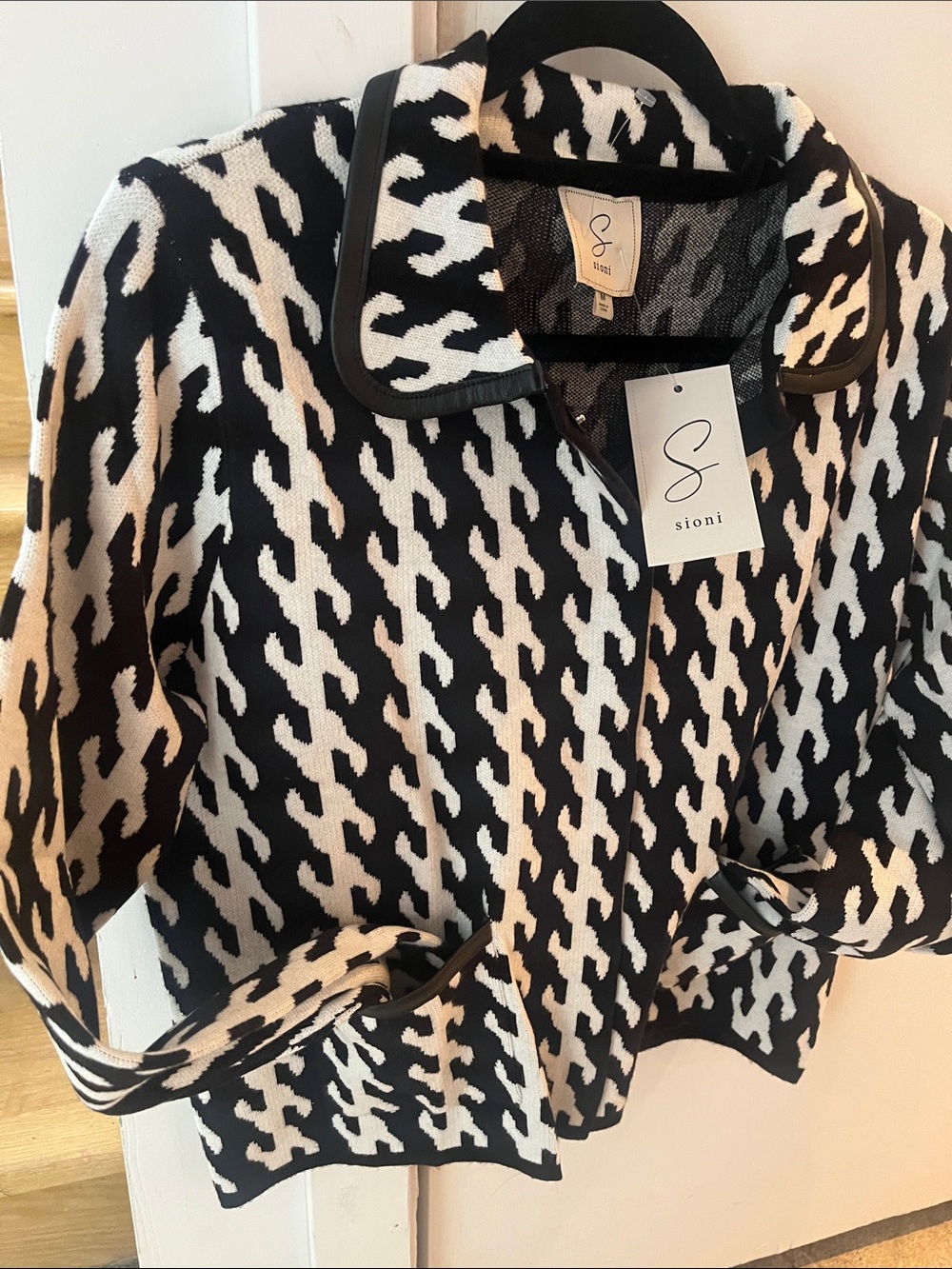 Sioni Black and White Graphic Knit Blazer